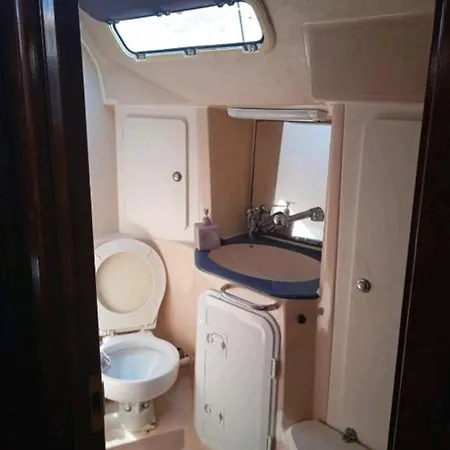 Ifestos Yachting Traveler Botel