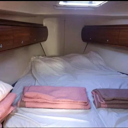 Ifestos Yachting Traveler Botel *